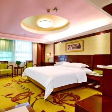 Vienna Hotel Shenzhen Railway Station Exterior foto