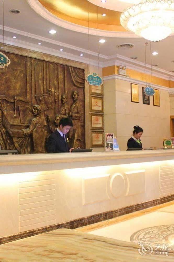 Vienna Hotel Shenzhen Railway Station Exterior foto