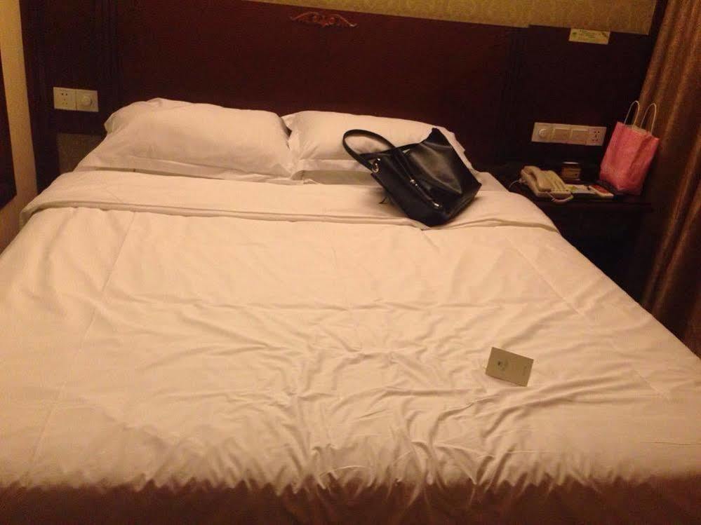 Vienna Hotel Shenzhen Railway Station Exterior foto